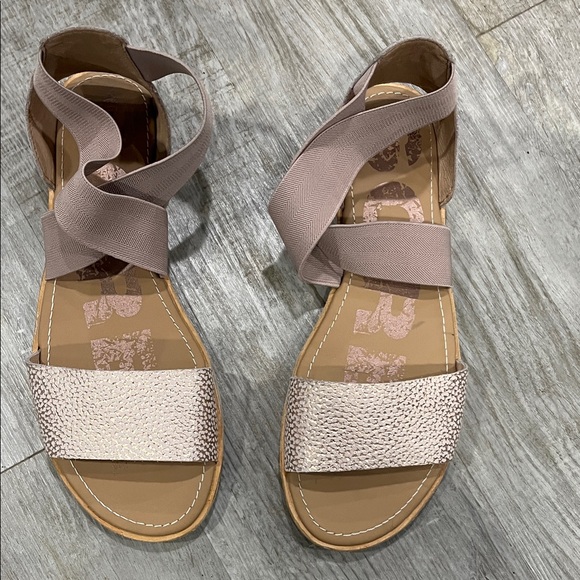 Sorel Blush and Tan Sandals size 9 says 10 fits like a 9 narrow - Picture 3 of 7